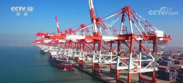 去年我国港口外贸货物吞吐量同比增长4.5% 开行国际货运航班20万班